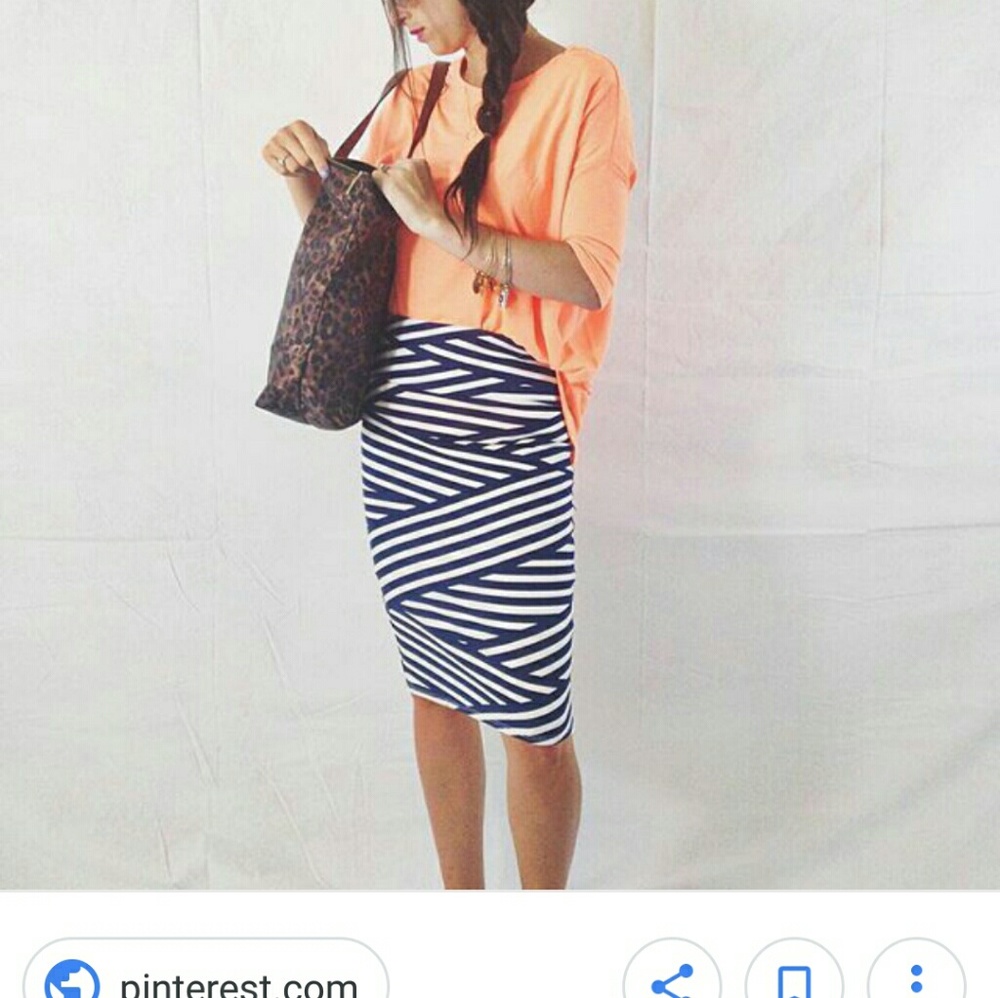 Irma LuLaRoe tunic tee shirt peachy orange color